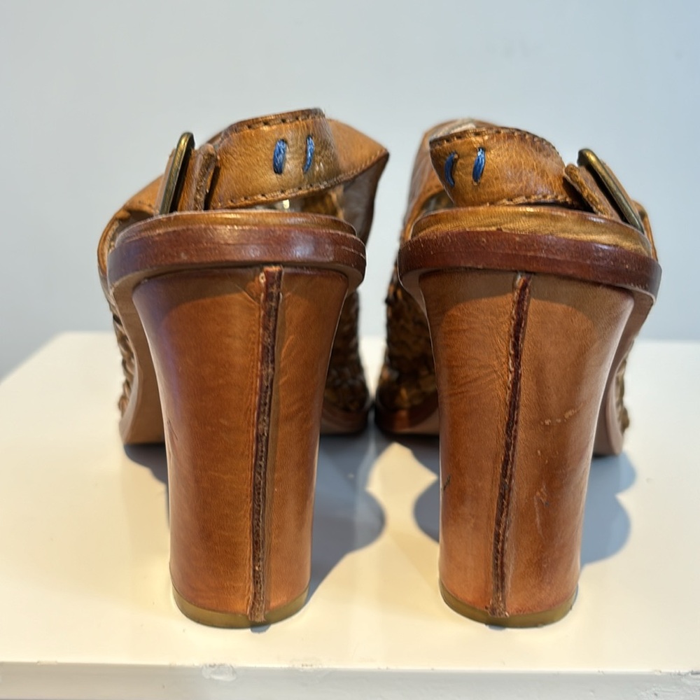 FRYE Sofia Women's Heels Sandals Size Brown Woven Leather Buckle 4" Heel size 8 - Picture 5 of 14